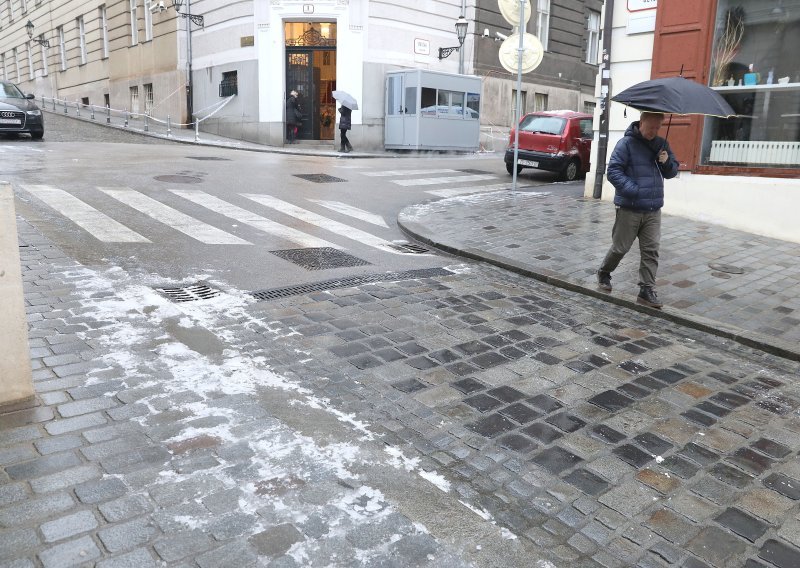 Oprez: Zbog jutarnjih minusa i kiše moguća poledica, upaljen i meteoalarm