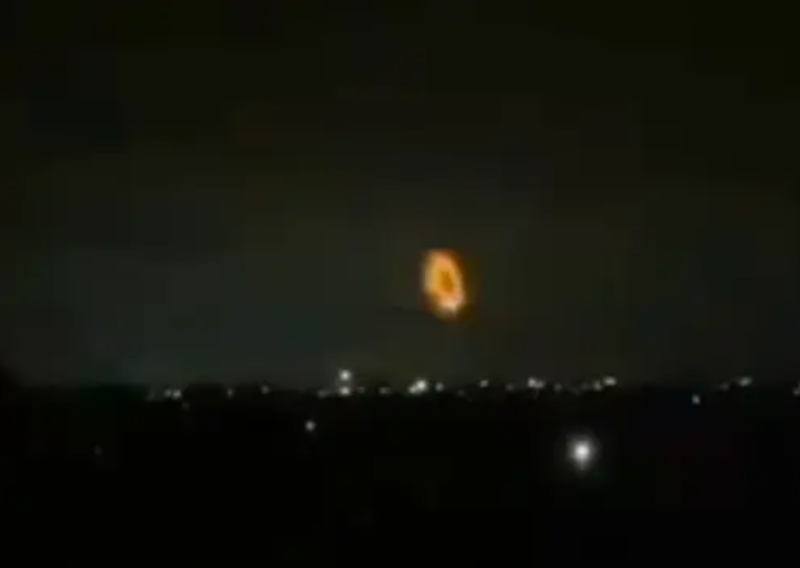 Ostaci ukrajinskog drona izazvali požar u ruskoj rafineriji nafte