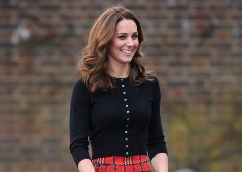 Kate Middleton od komada koji smo viđali samo na bakama napravila modni hit