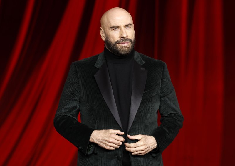 Na sulude optužbe da je jajnu stanicu njezine unuke platio starim Jaguarom reagirala Elvisova udovica