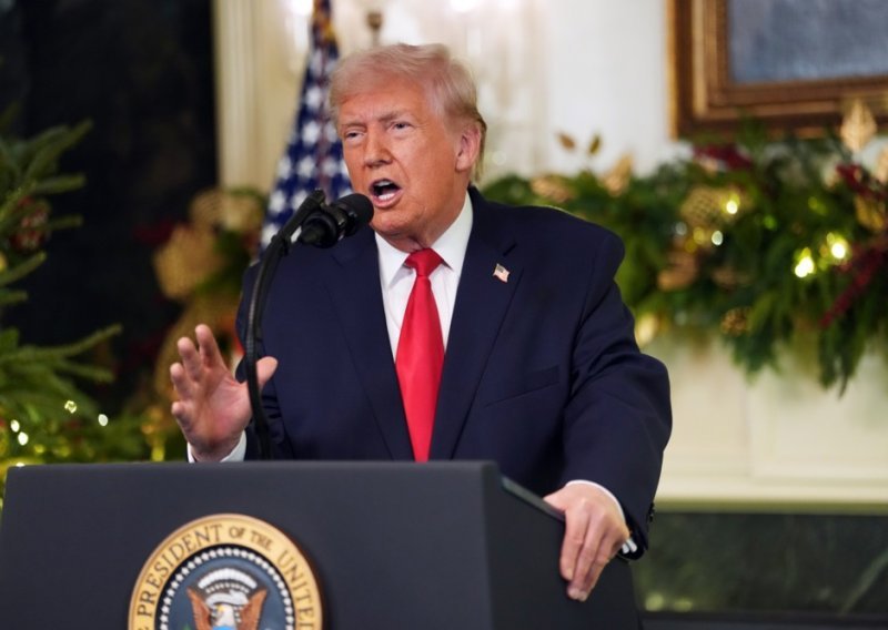 Trump u božićnom obraćanju nahvalio sam sebe: 'Naslijedio sam nered i popravljam ga'