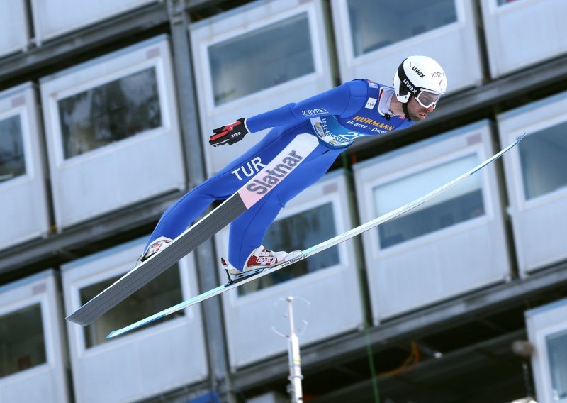 Povijesni trenutak; prvi put dodijeljen crveni karton u skijaškim skokovima