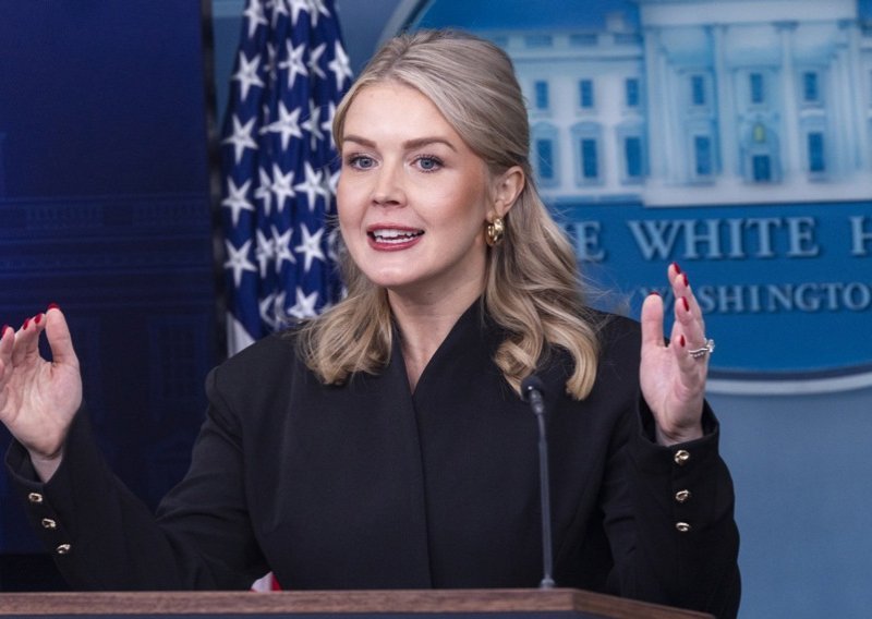 Jedna fotografija zapalila je internet: Portret Trumpove glasnogovornice podijelio javnost