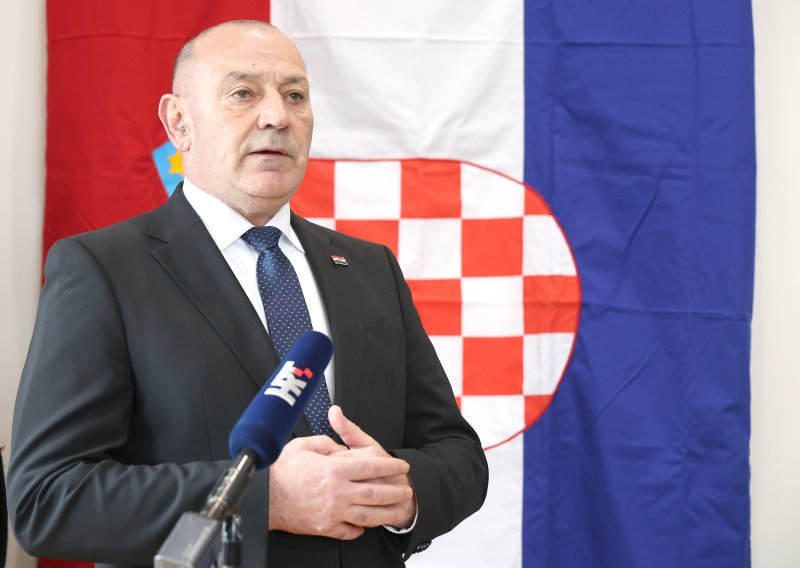 Medved poručio Srbiji: Prestanite sanjati san o velikoj Srbiji