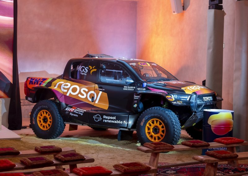 Ovo je novi DKR GR Hilux: TOYOTA GAZOO Racing i Repsol predstavili posade za najteži reli na svijetu
