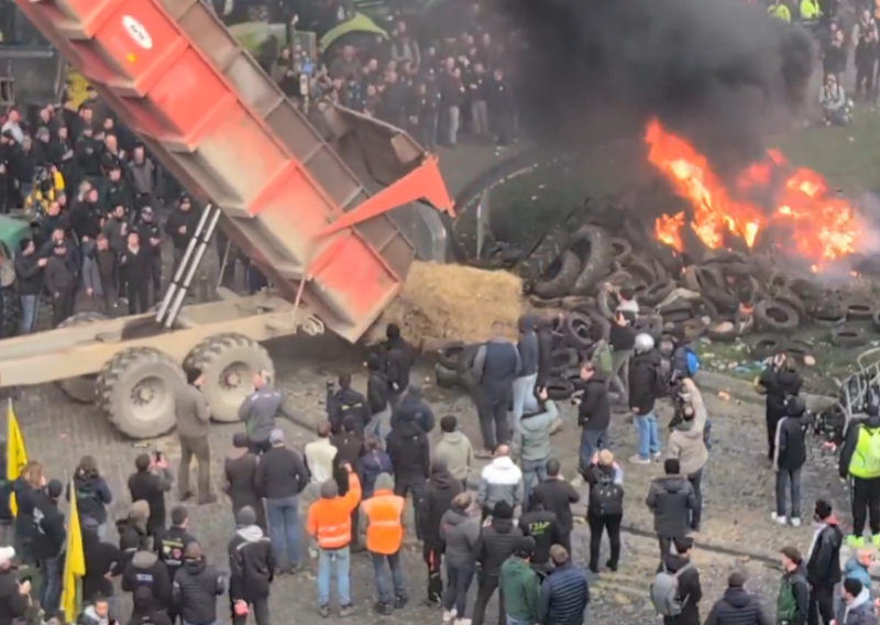 Sukob policije i poljoprivrednika: Vodeni topovi, krumpiri, cikla, suzavac i ljudi s fantomkama