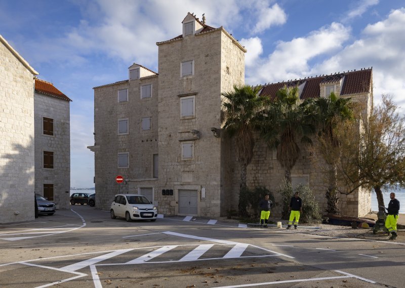 Rotondo u Kaštelima ide na prodaju. Cijena je prava 'sitnica'