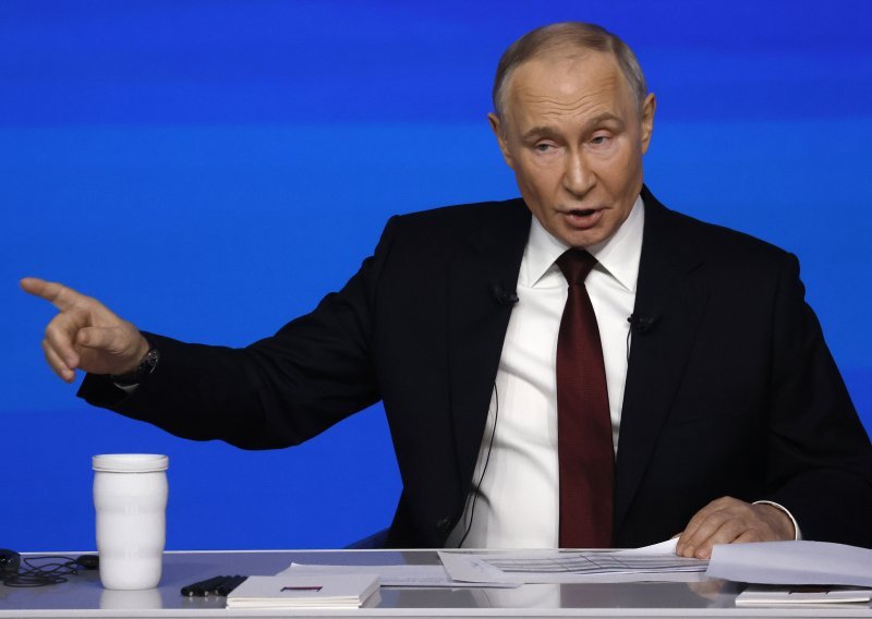 Putin govorio o Ukrajini, NATO-u, izvanzemaljcima, a evo što je odgovorio na pitanje novinara iz Srbije