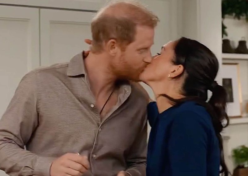 Božićna čestitka stigla je i iz Amerike: Archie i Lilibet zasjenili čak i svoje roditelje