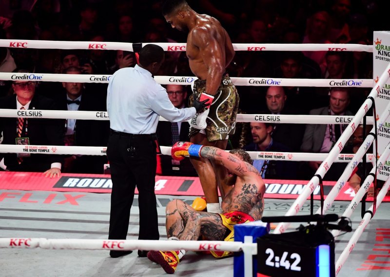 I sudac 'poludio' na Joshuu i Paula: 'Navijači nisu platili kako bi gledali ovo sr*nje'