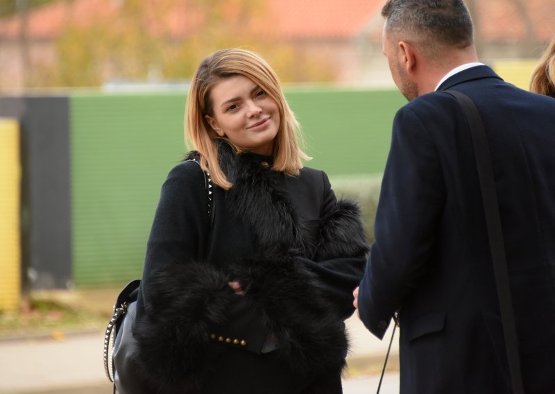 Ella Dvornik 'pohvalila' se nesrećom: Automobilom upala u kanal