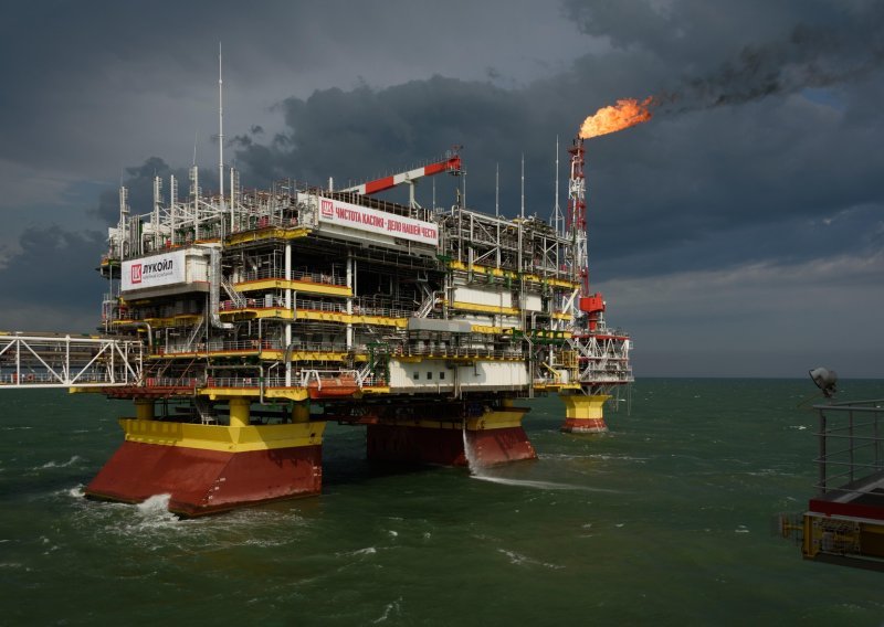 Ukrajina pogodila Lukoilovu naftnu platformu