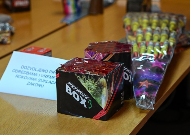 Policija privela muškarca kojemu su u kući pronašli 1353 komada pirotehnike