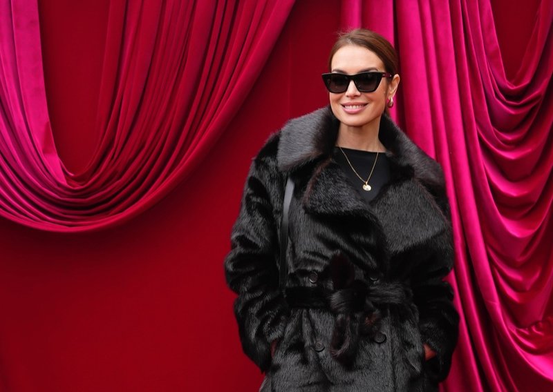 Zanosna Iva Jerković zasjala na crvenom tepihu: Kaput kakav nosi pravi je 'mamac' za poglede