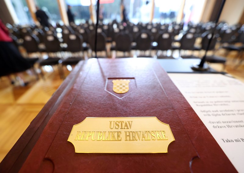 Na današnji dan Hrvatska je dobila prvi Ustav, poznat i kao Božićni