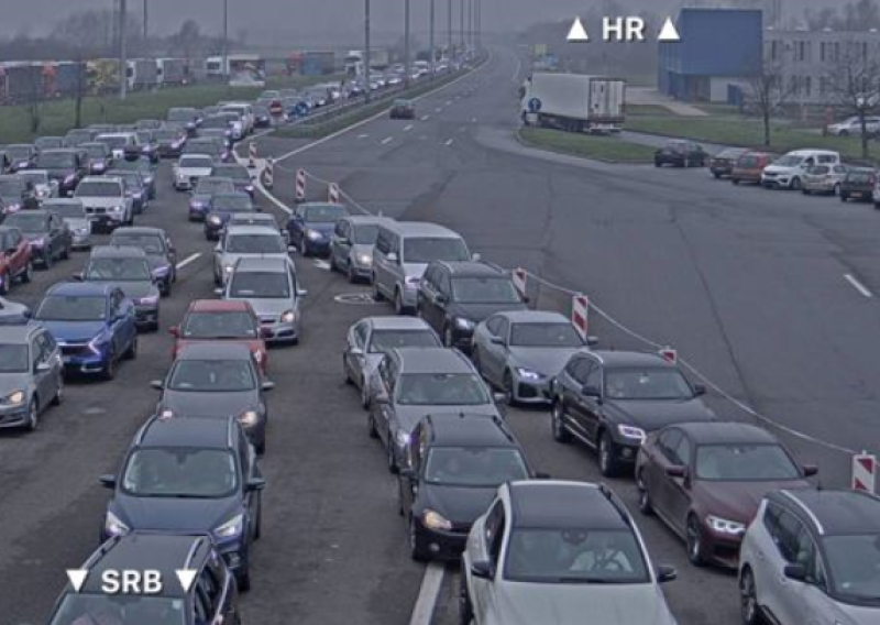 Konačno se smanjila gužva na Bajakovu, kolone i na drugim granicama prema Srbiji i BiH