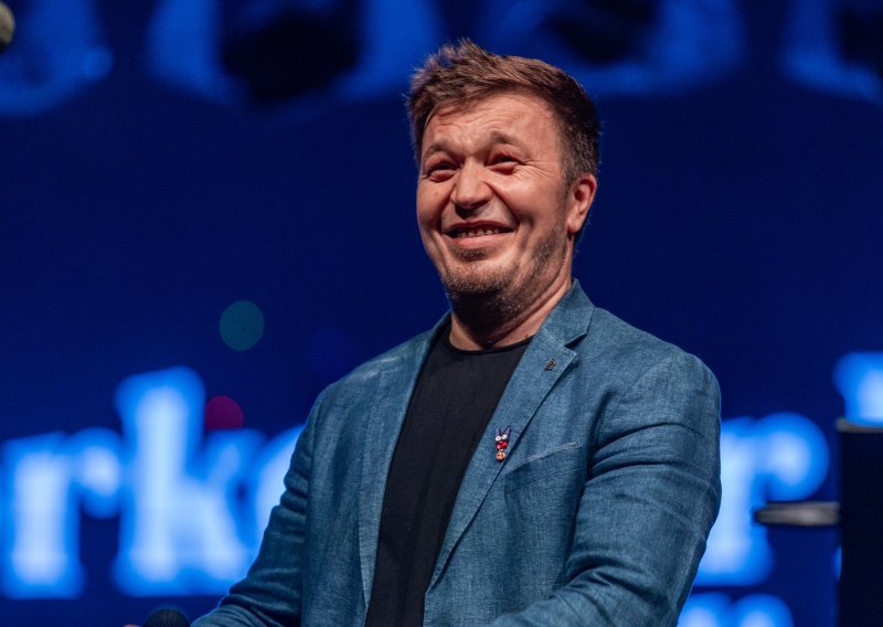 Sjećate li se njegovog prvog imidža? Ovako je Edo Maajka izgledao u ranim danima karijere