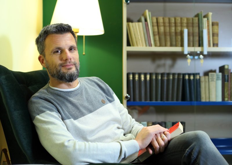 Nebojša Lujanović: Domoljublje je prekrasna stvar, ali kod nas glasna manjina nameće svoju verziju