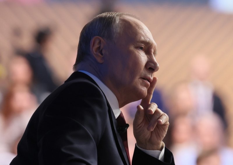 Putin obišao vojnike, pohvalili se da su zauzeli dva grada