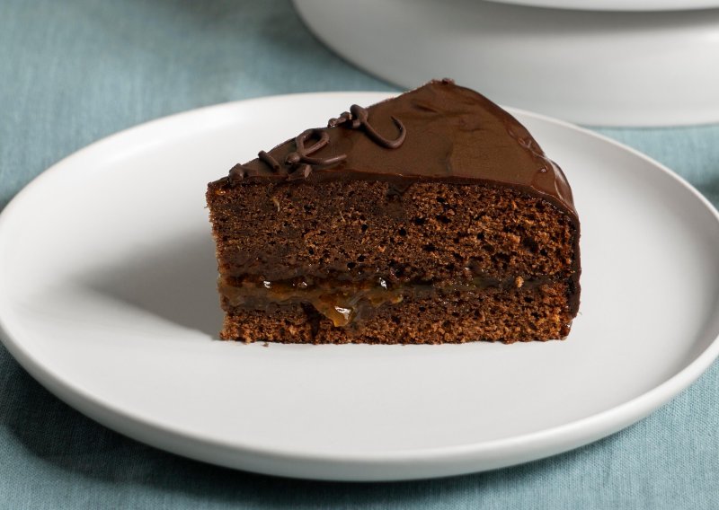 Ništa je ne može nadmašiti: Kako napraviti savršenu Sacher tortu kod kuće