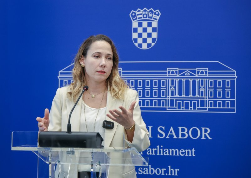 Selak Raspudić traži Milanovića izvanrednu sjednicu