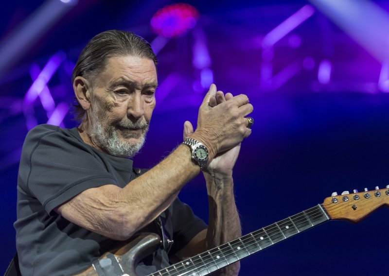 Putovanje iz noćne more inspiriralo je Chrisa Reu da napiše jedan od najvećih božićnih hitova