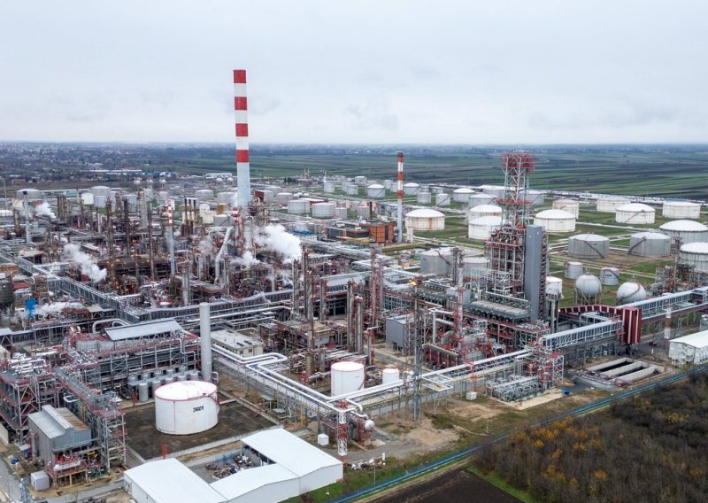 Vode se razgovori: MOL preuzima Naftnu industriju Srbije?
