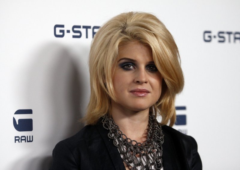 Kelly Osbourne utegnuta u kožne tajice