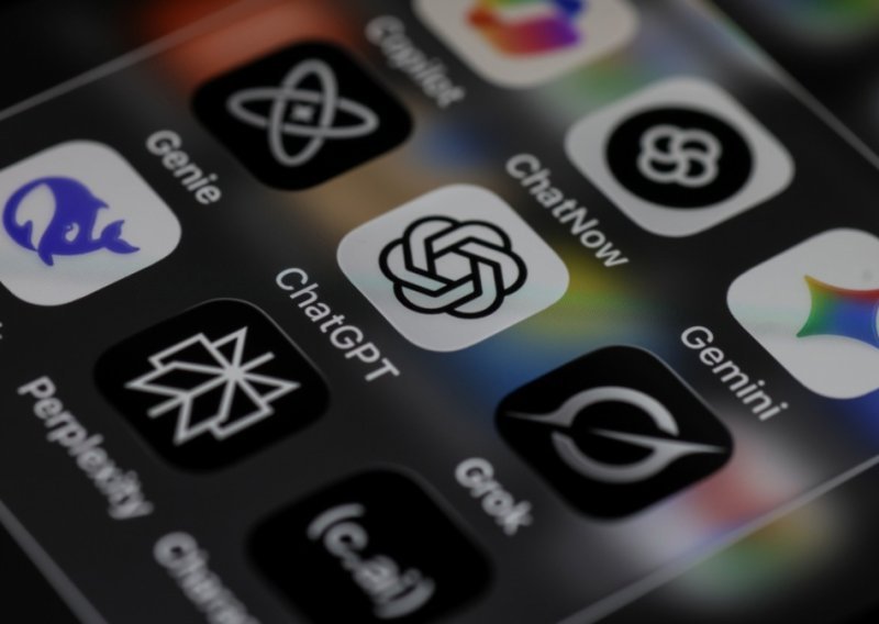 Sad je i u ChatGPT-ju moguće osvrnuti se na godinu na izmaku. Na žalost, ne posvuda