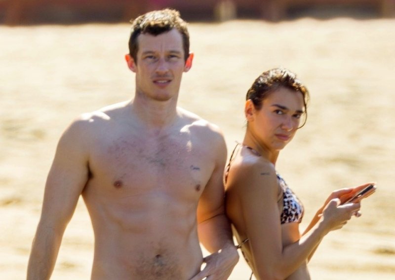 Vruće fotke iz Meksika zapalile internet: Dua Lipa ne krije koliko je zaljubljena