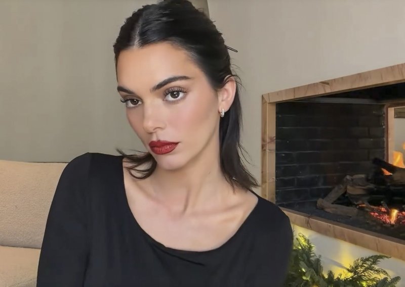 Blagdansko uređenje doma Kendall Jenner: Bor na kakav bi većina prezrivo frknula nosom