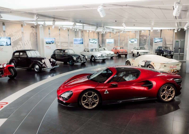 Prekrasni 33 Stradale se vraća u Muzej Alfa Romea: Twin-turbo V6 motor od 630 KS i brzina od 333 km/h