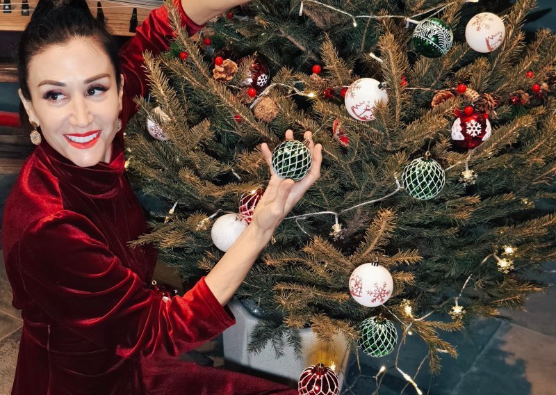 Ana Rucner za Božić spojila srca i kilometre: Pogledajte s kim je zasvirala