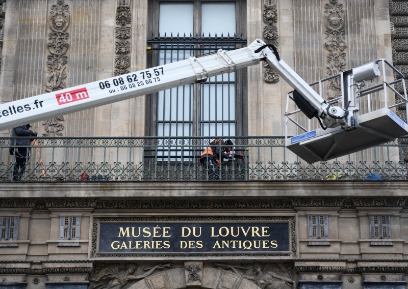 Louvre ima nove mjere sigurnosti - stigla velika metalna rešetka