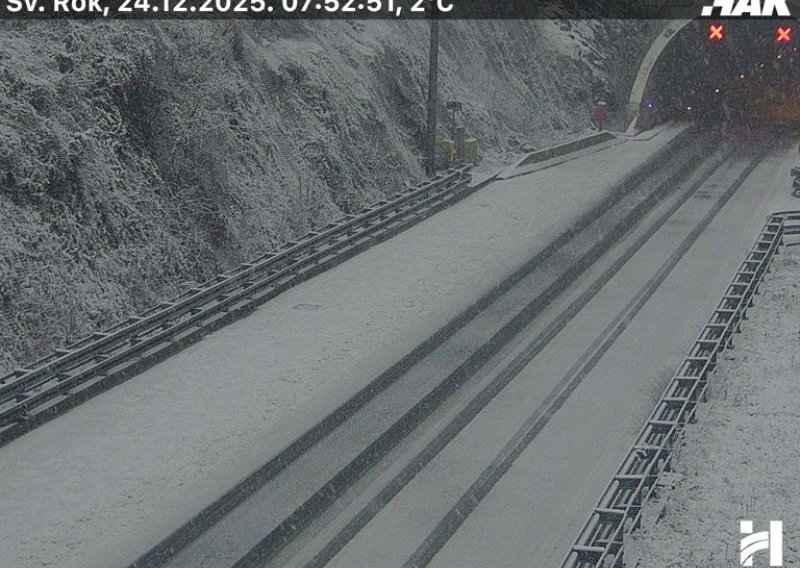 Snijeg gusto pada u Lici i Gorskom kotaru: HAK upozorava na kolone i probleme na cestama