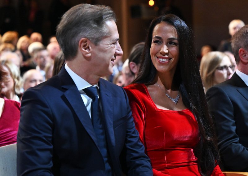 Ludo zaljubljeni: Slovenski premijer i supruga ukrali show, svi pričaju o njihovim pogledima