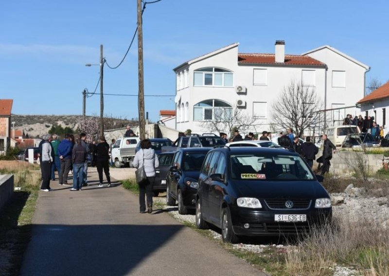 'Ne oduzimamo djecu, samo provodimo odluku suda'