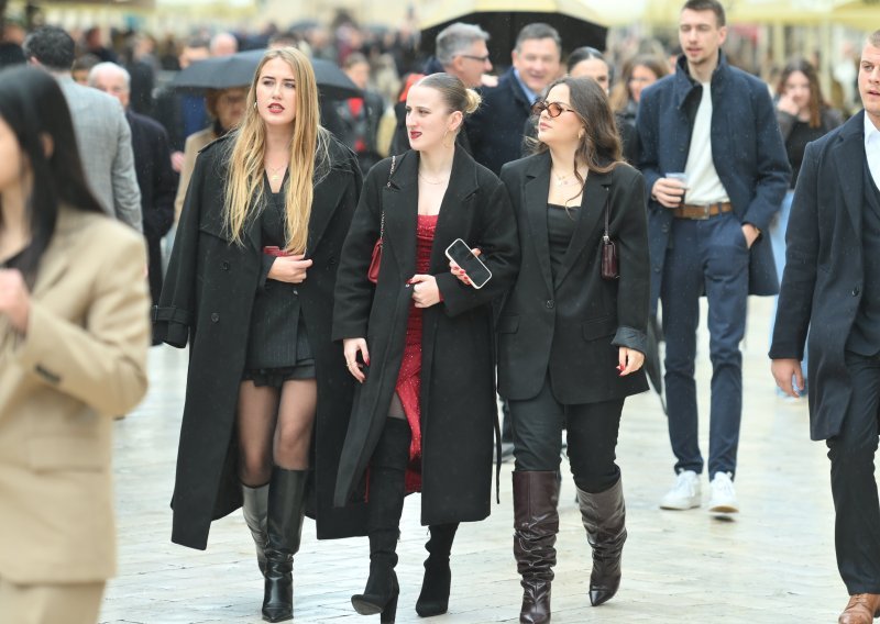 Nema tko se nije prošetao Stradunom na Badnjak, a ovaj stajling svima je hit