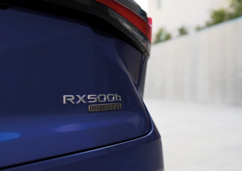 Zahvaljujući ovoj besplatnoj opciji, vozači Lexusa ne trebaju brinuti oko stanja baterije svojeg auta