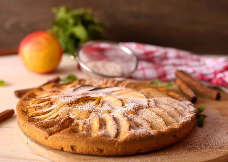 Kada ni jedan kolač ne uspije, ovaj mora: Bakin kolač s jabukama je savršeno sočan i mirisan