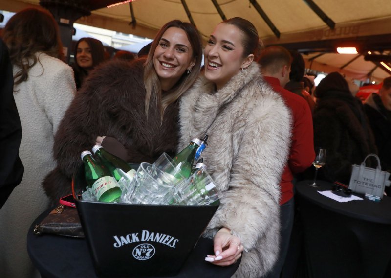 Ni užasno vrijeme nije ih spriječilo: Pogledajte nevjerojatne prizore iz središta Zagreba