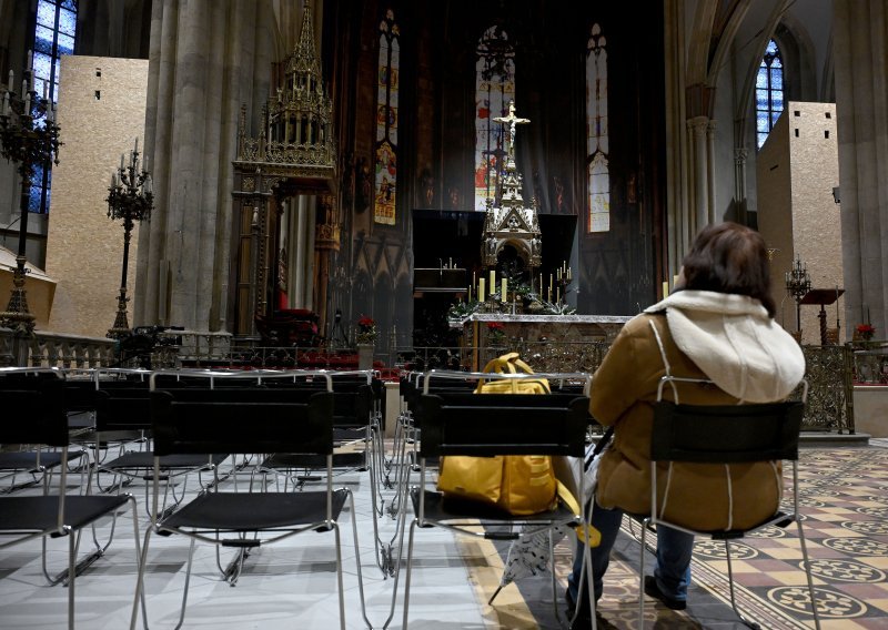 Zagrebačka katedrala otvorila svoja vrata na Badnjak: Pogledajte kako izgleda