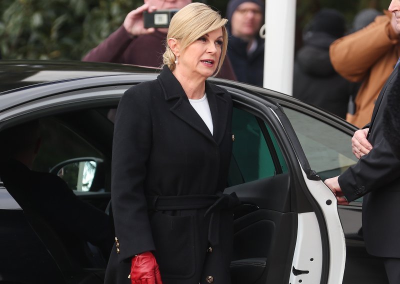 Evo kakvu je kombinaciju Kolinda Grabar-Kitarović odabrala za šetnju po špici