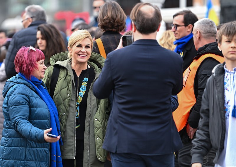 Kolinda Grabar-Kitarović od glave do pete u najpoželjnijoj nijansi ove sezone