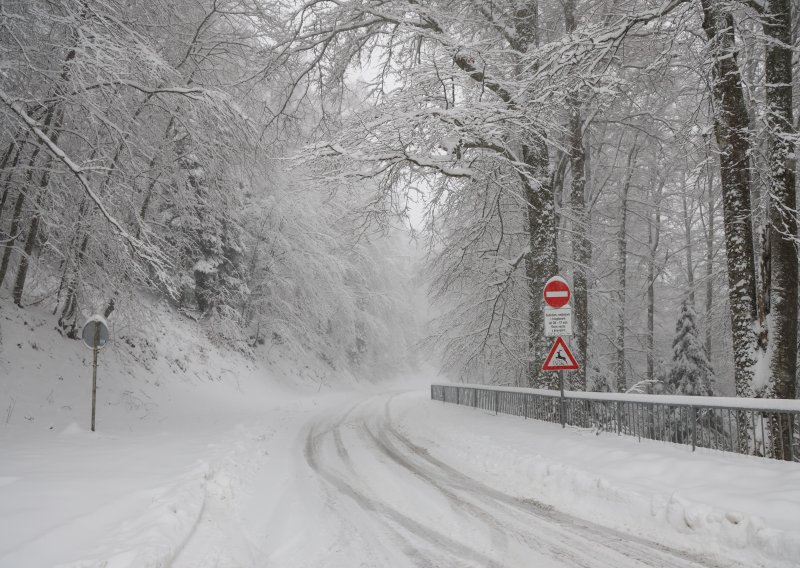 Auto je zapeo na Sljemenskoj cesti, ljudi su samo prošli: 'Gdje je nestao božićni duh?'