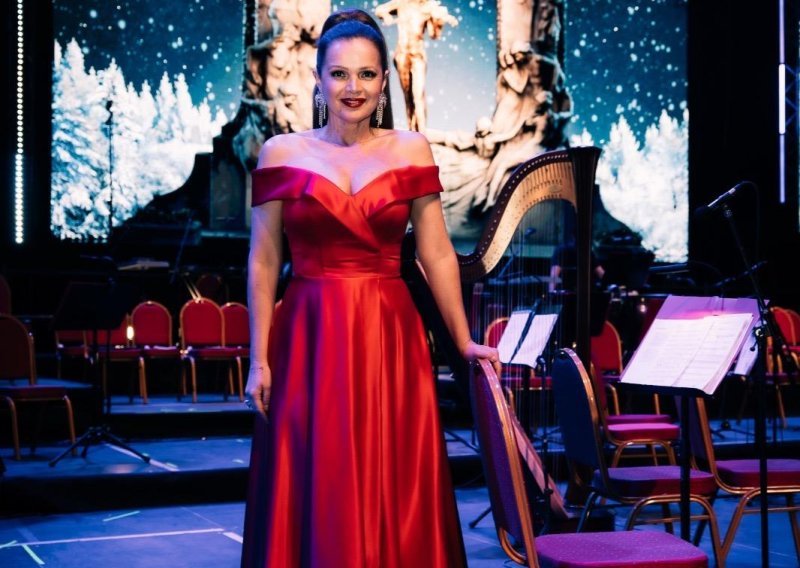 Sandri Bagarić u blagdanskom izdanju u crvenom nemoguće je naći manu