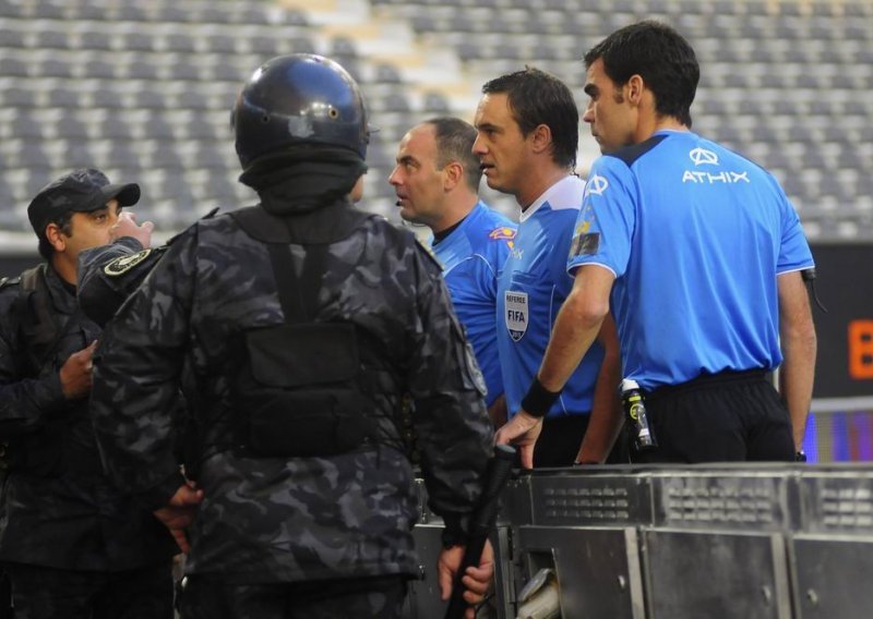 Nakon policijske pucnjave jedan navijač poginuo