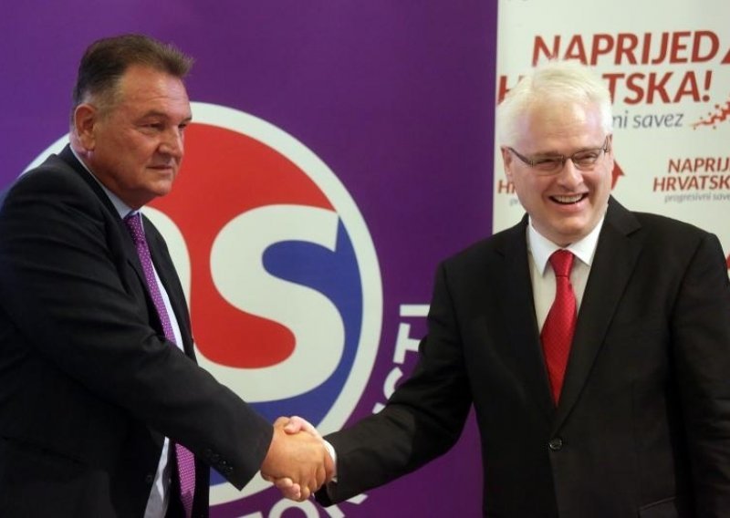 Josipović i Čačić potpisali koalicijski sporazum 'Uspješna Hrvatska'