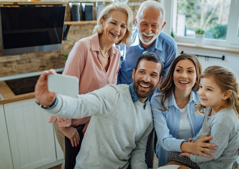 Roditelji doista imaju miljenike: Evo zašto osjećaj da nisi omiljeno dijete boli i u odrasloj dobi