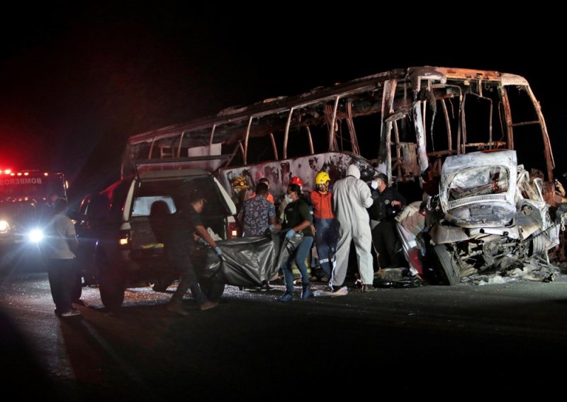 U prometnoj nesreći najmanje deset mrtvih i 30 ozlijeđenih